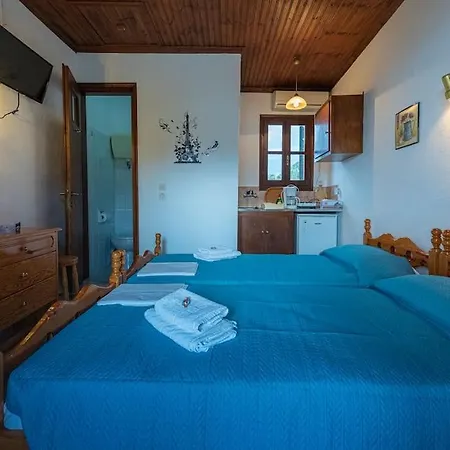 Katerina Fotopoulos - With Sea View Apartament Mourésion