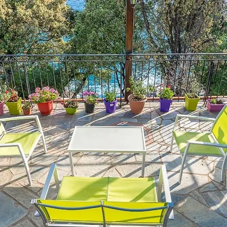 Katerina Fotopoulos - With Sea View Apartament Mourésion